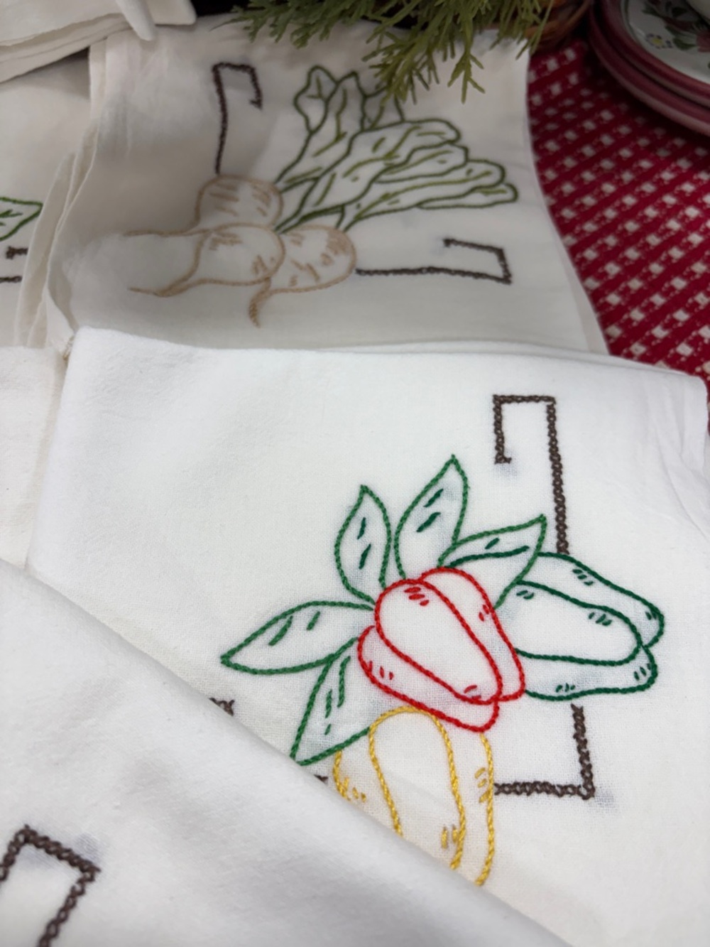 Vintage Embroidered Vegetable Kitchen Tea Towels - White - Picture 4 of 6